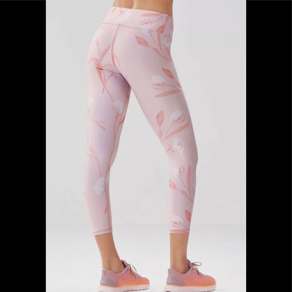 FABLETICS 🌸 LEGGINGS 🌸 XS 🌸 PINK W/ FLOWERS 🌸 POCKET 🌸 CAPRI 🌸 POWER-FLEX